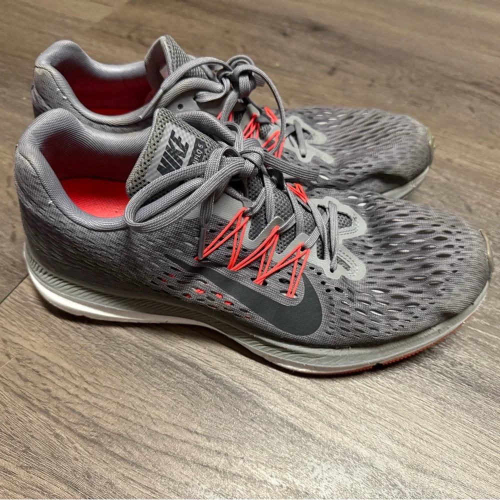 Nike Air Zoom Winflo 5 men's running shoes size 9.5 Athletic